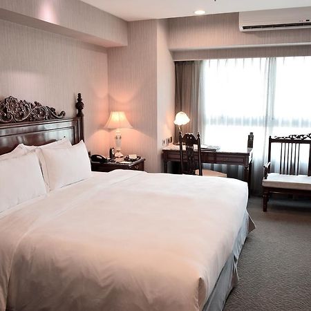 Royal Seasons Hotel Taichung‧Zhongkang Экстерьер фото