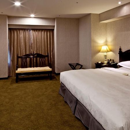 Royal Seasons Hotel Taichung‧Zhongkang Экстерьер фото