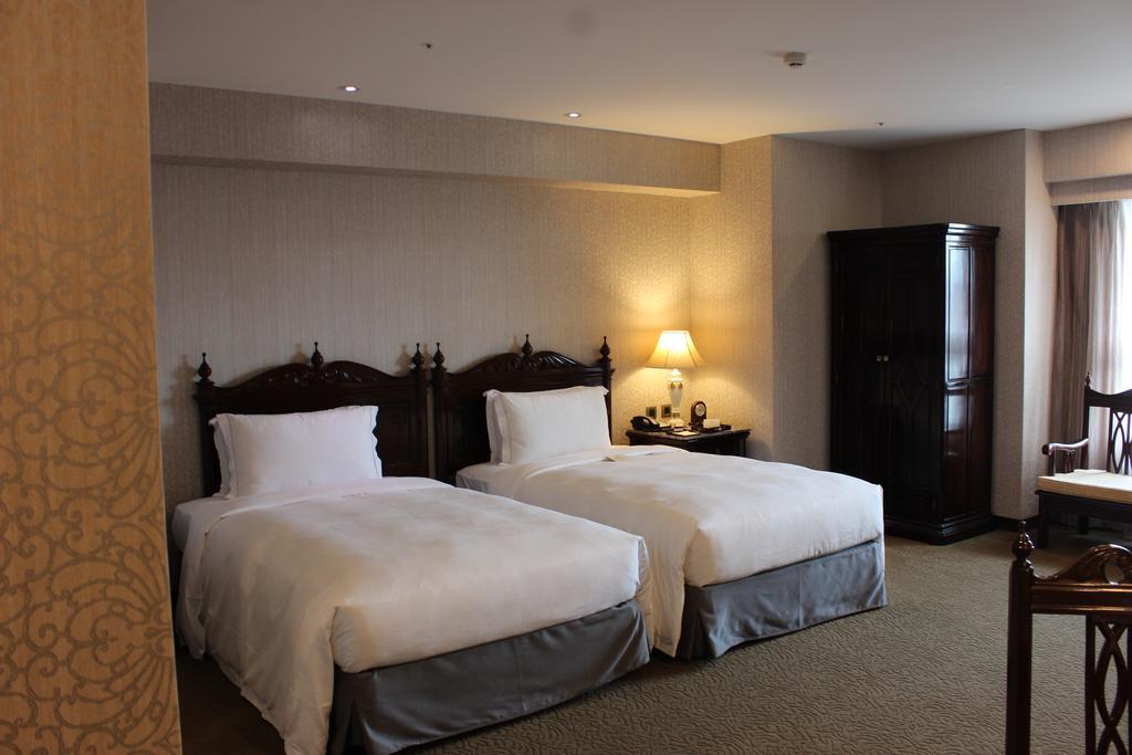 Royal Seasons Hotel Taichung‧Zhongkang Экстерьер фото