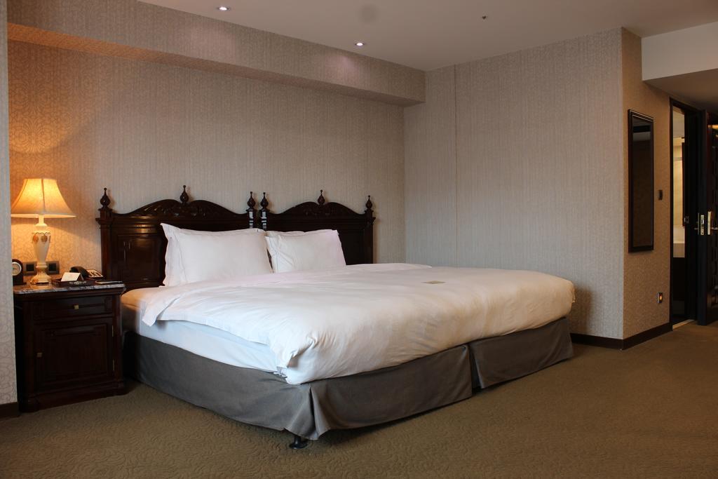 Royal Seasons Hotel Taichung‧Zhongkang Экстерьер фото