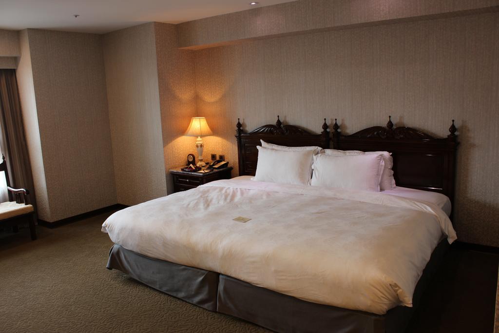 Royal Seasons Hotel Taichung‧Zhongkang Экстерьер фото