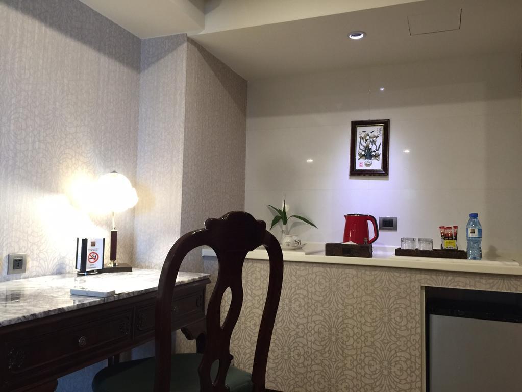 Royal Seasons Hotel Taichung‧Zhongkang Экстерьер фото