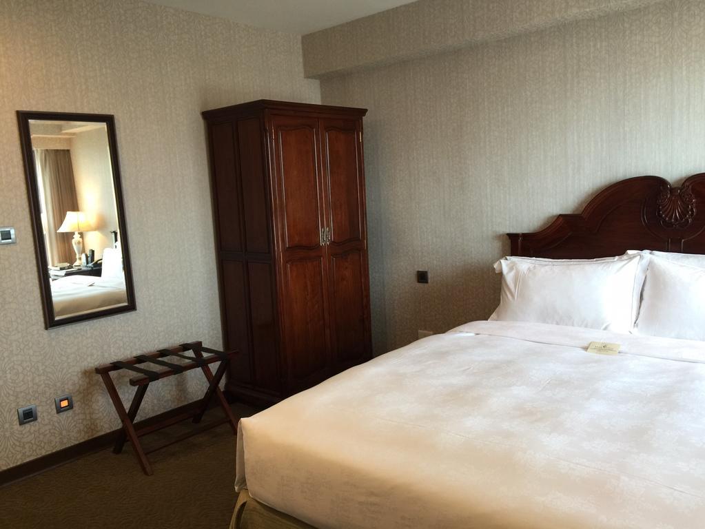 Royal Seasons Hotel Taichung‧Zhongkang Экстерьер фото
