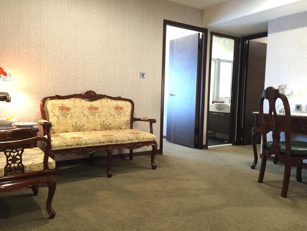 Royal Seasons Hotel Taichung‧Zhongkang Экстерьер фото