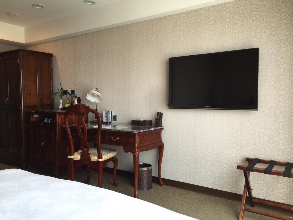Royal Seasons Hotel Taichung‧Zhongkang Экстерьер фото