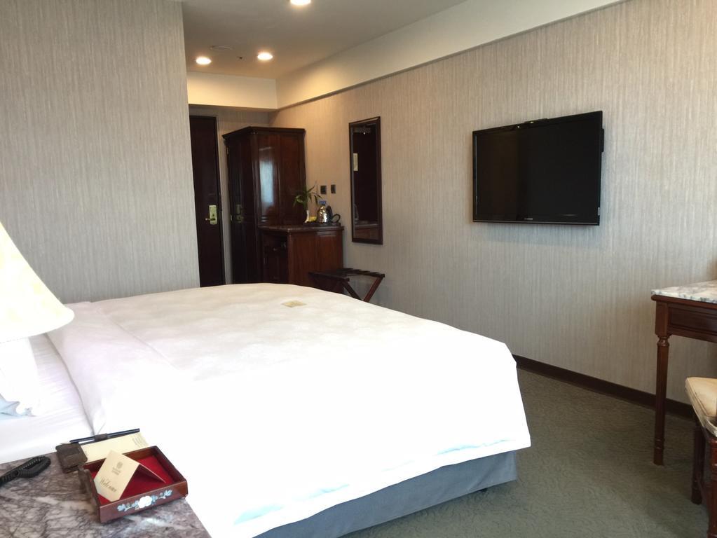 Royal Seasons Hotel Taichung‧Zhongkang Экстерьер фото