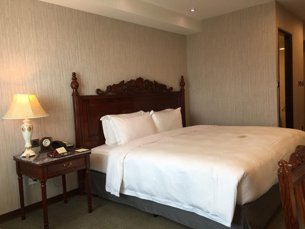 Royal Seasons Hotel Taichung‧Zhongkang Экстерьер фото
