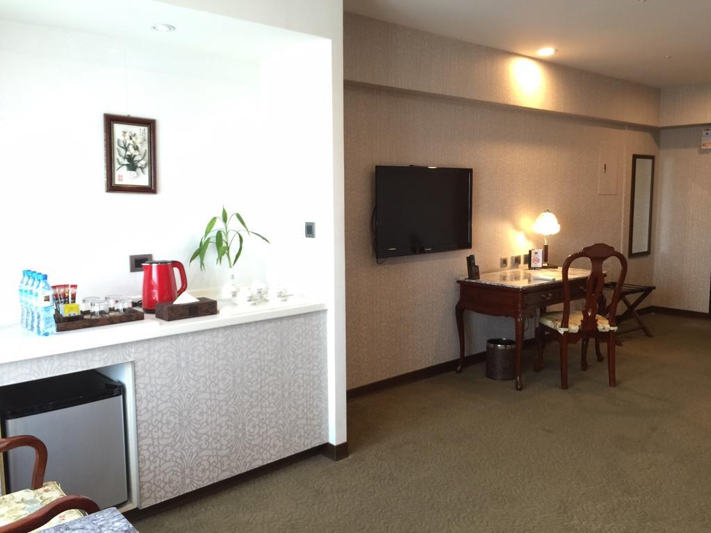 Royal Seasons Hotel Taichung‧Zhongkang Экстерьер фото