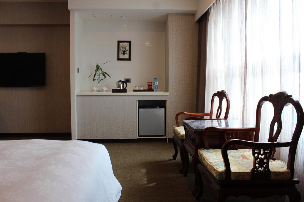 Royal Seasons Hotel Taichung‧Zhongkang Экстерьер фото