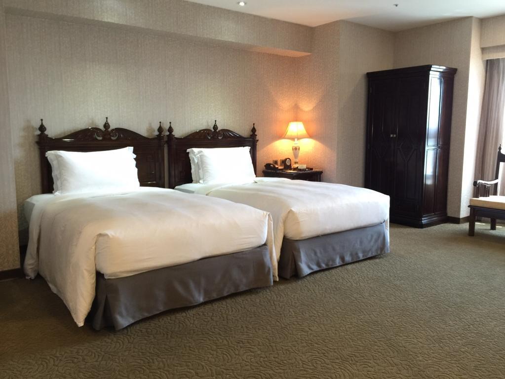 Royal Seasons Hotel Taichung‧Zhongkang Экстерьер фото