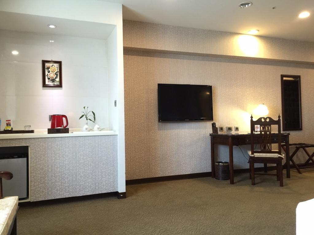 Royal Seasons Hotel Taichung‧Zhongkang Экстерьер фото