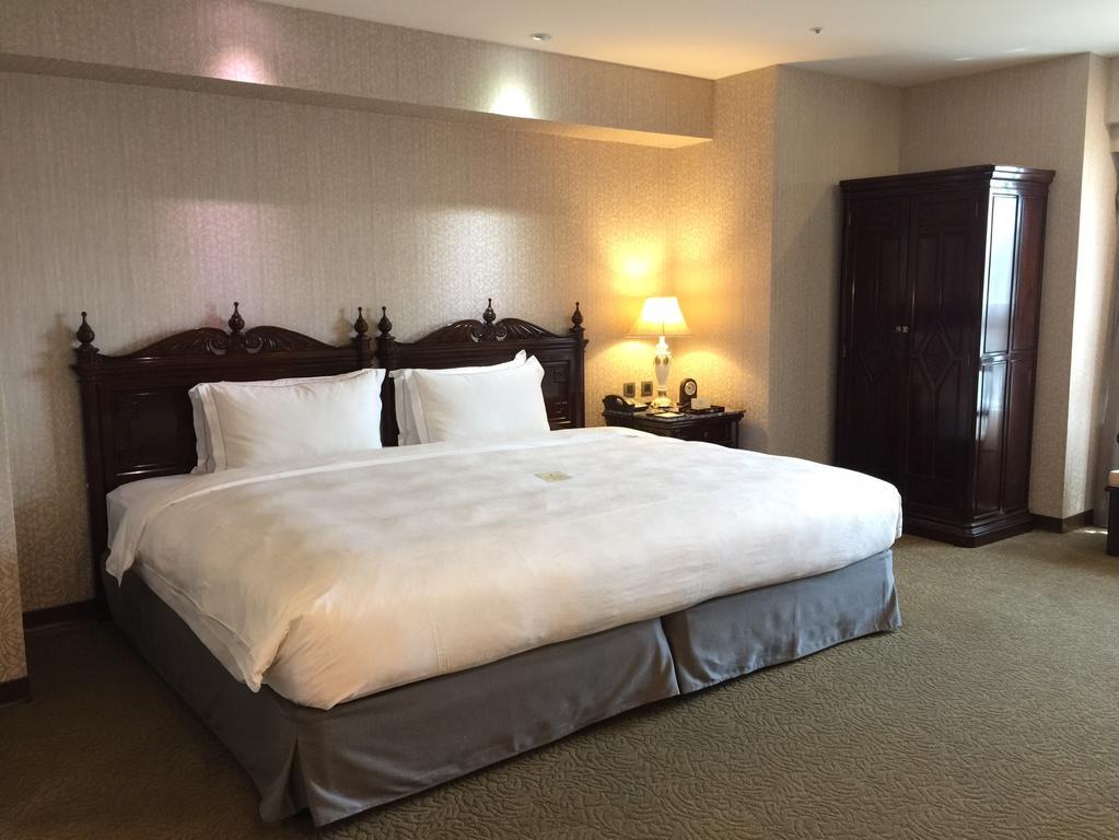 Royal Seasons Hotel Taichung‧Zhongkang Экстерьер фото