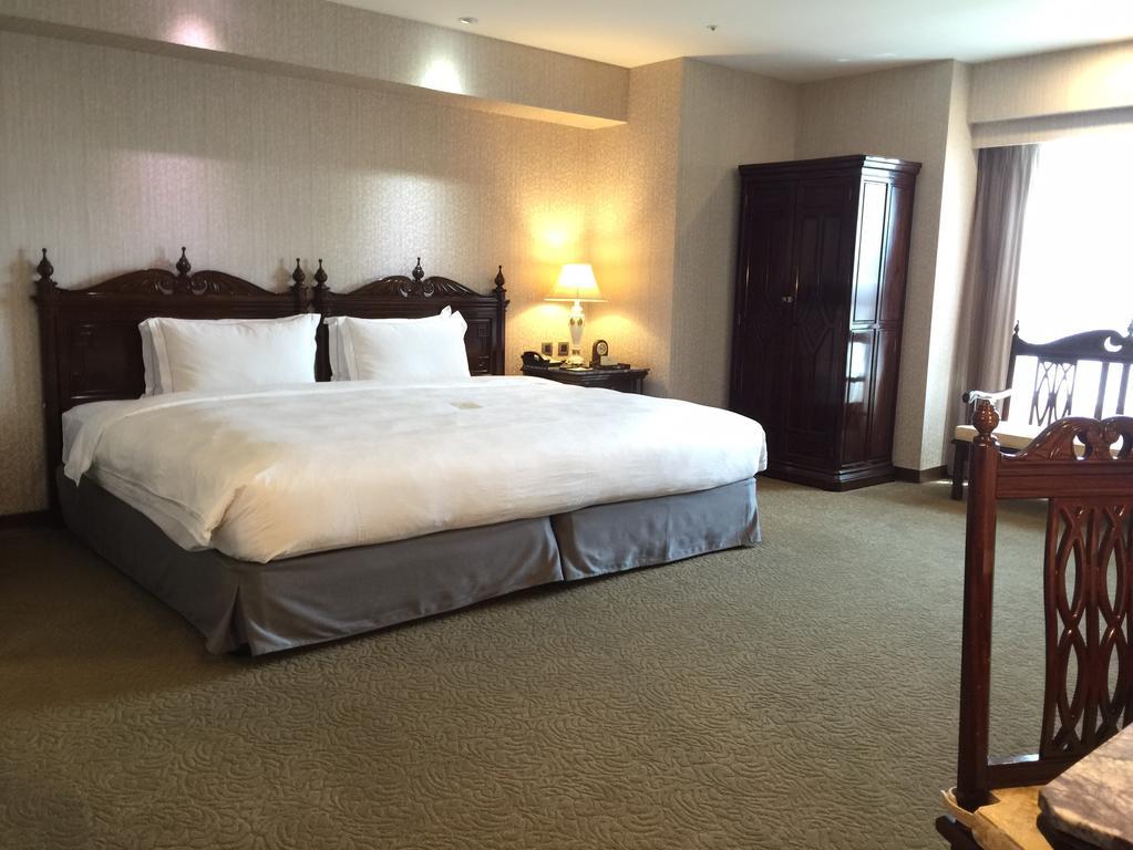 Royal Seasons Hotel Taichung‧Zhongkang Экстерьер фото