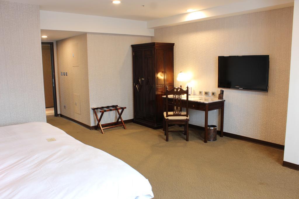 Royal Seasons Hotel Taichung‧Zhongkang Экстерьер фото