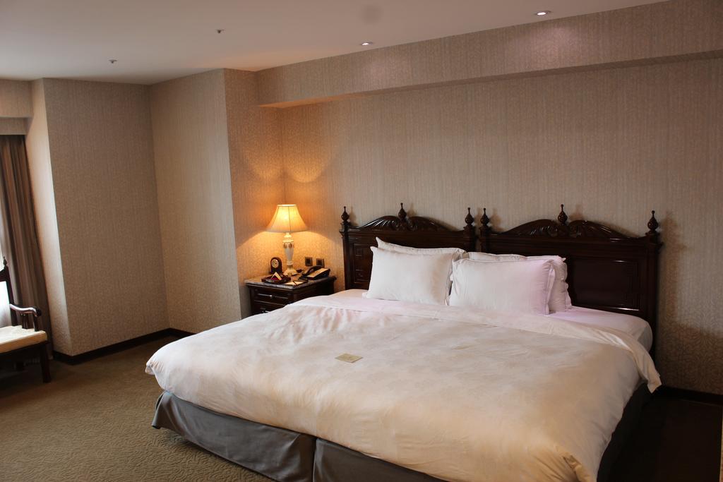 Royal Seasons Hotel Taichung‧Zhongkang Экстерьер фото