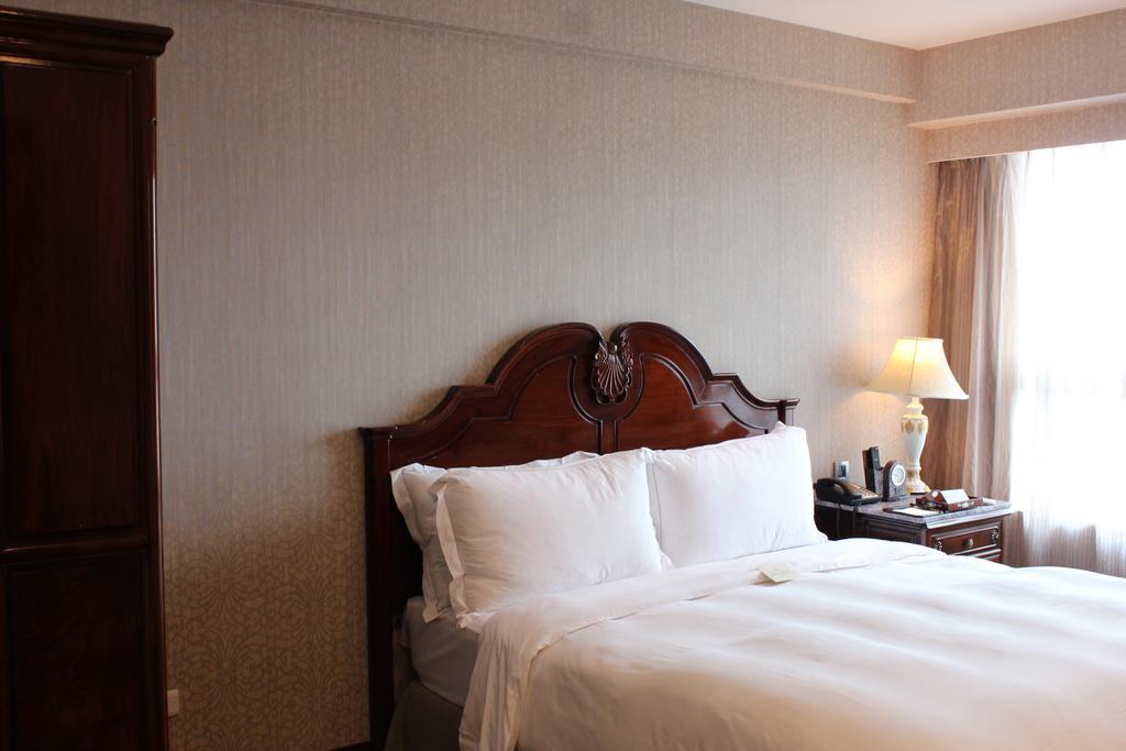 Royal Seasons Hotel Taichung‧Zhongkang Экстерьер фото