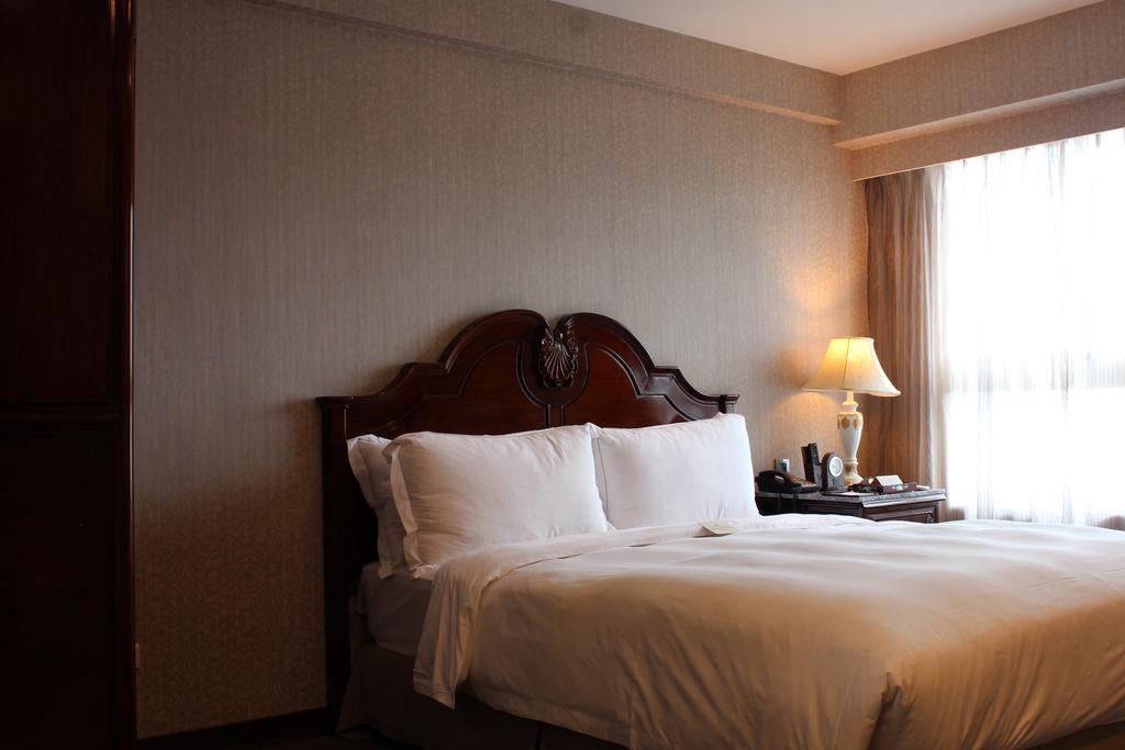 Royal Seasons Hotel Taichung‧Zhongkang Экстерьер фото