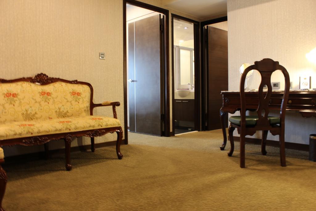 Royal Seasons Hotel Taichung‧Zhongkang Экстерьер фото
