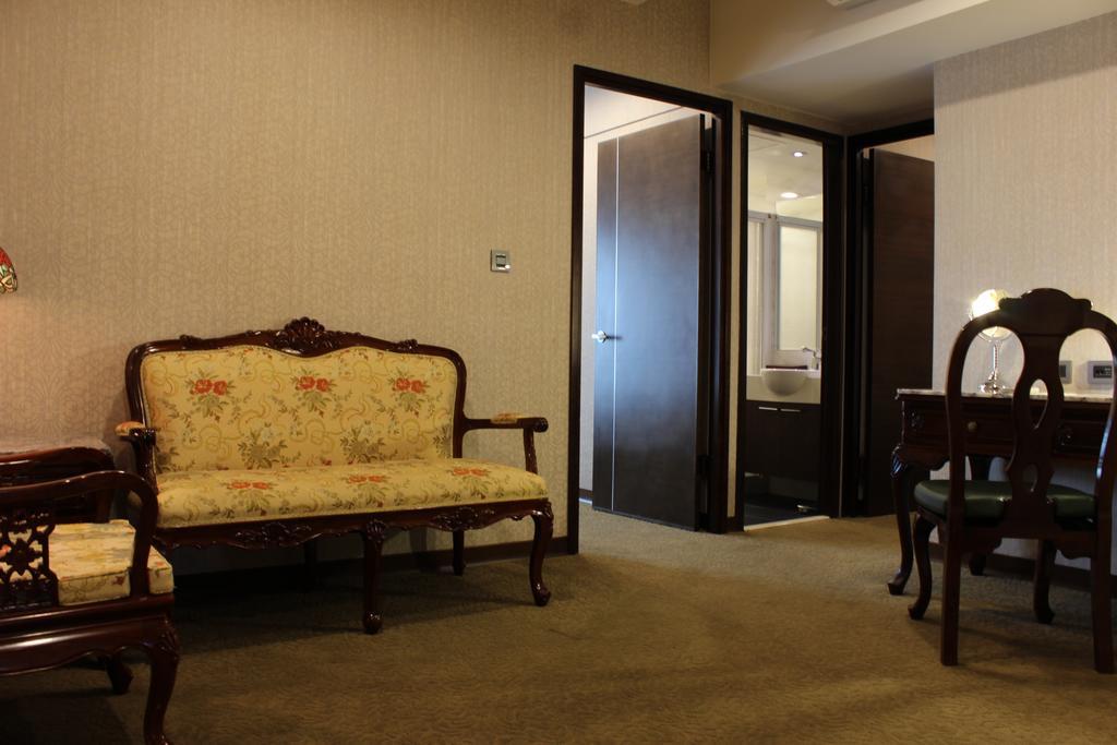 Royal Seasons Hotel Taichung‧Zhongkang Экстерьер фото