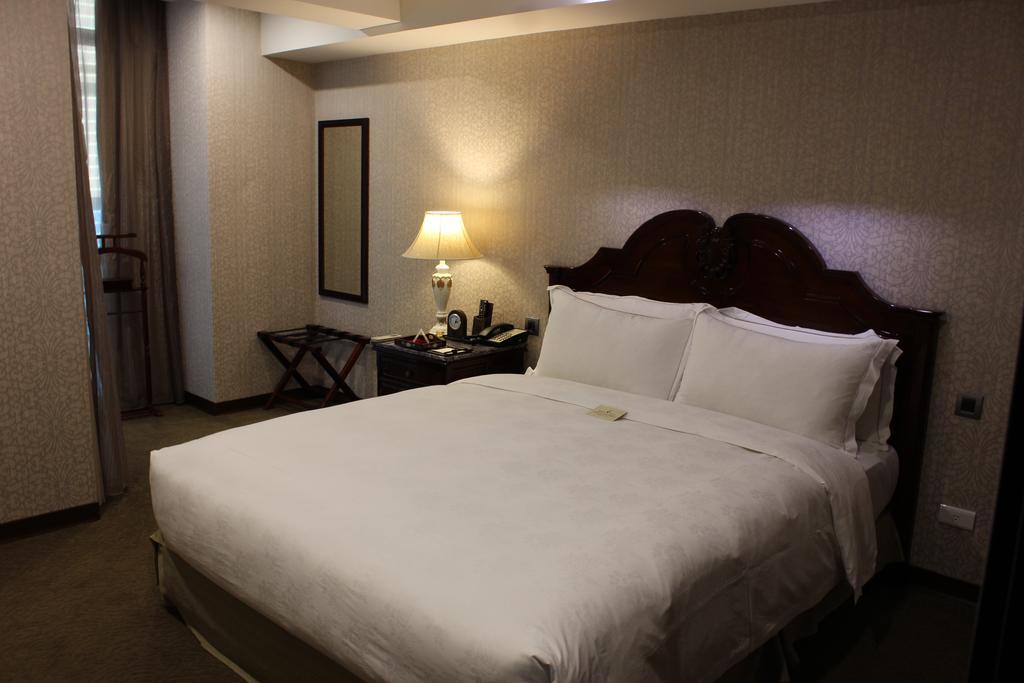 Royal Seasons Hotel Taichung‧Zhongkang Экстерьер фото