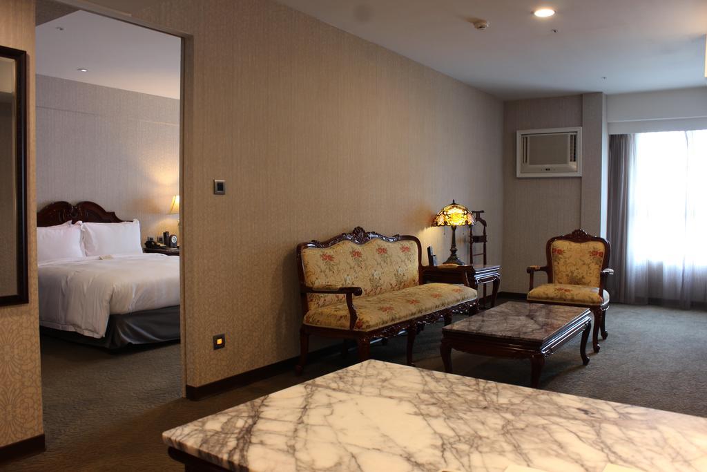 Royal Seasons Hotel Taichung‧Zhongkang Экстерьер фото