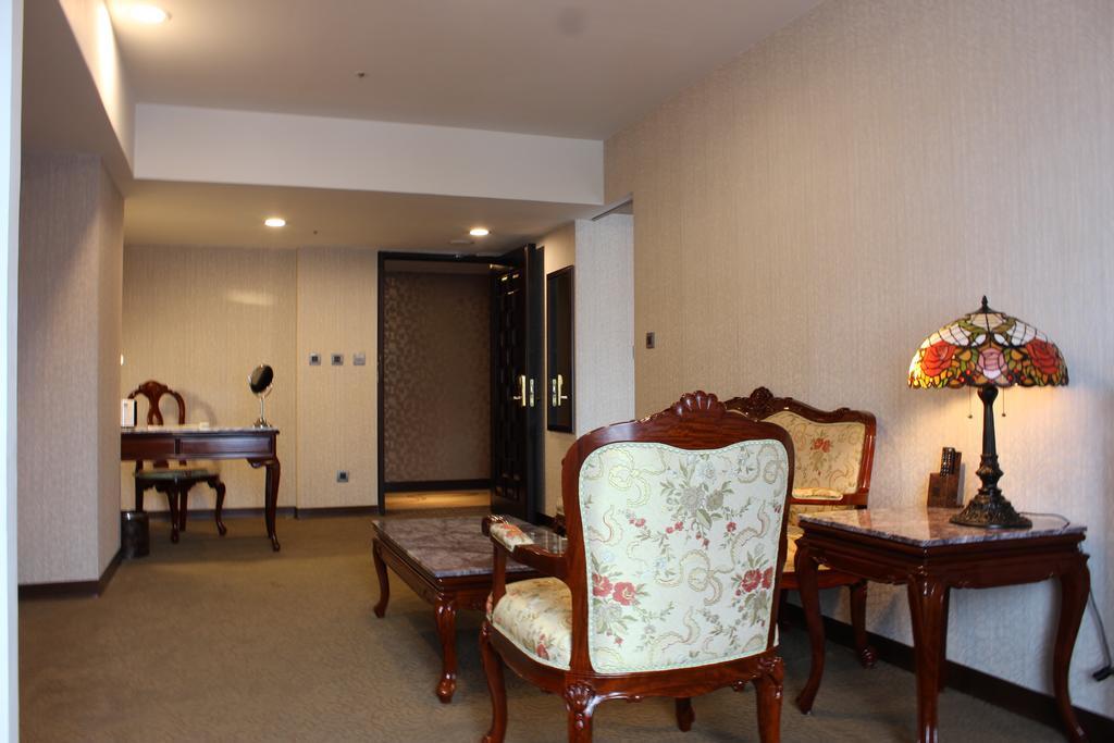 Royal Seasons Hotel Taichung‧Zhongkang Экстерьер фото